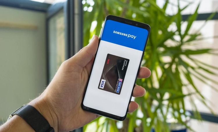 Первая дебетовая карта Samsung появится уже этим летом