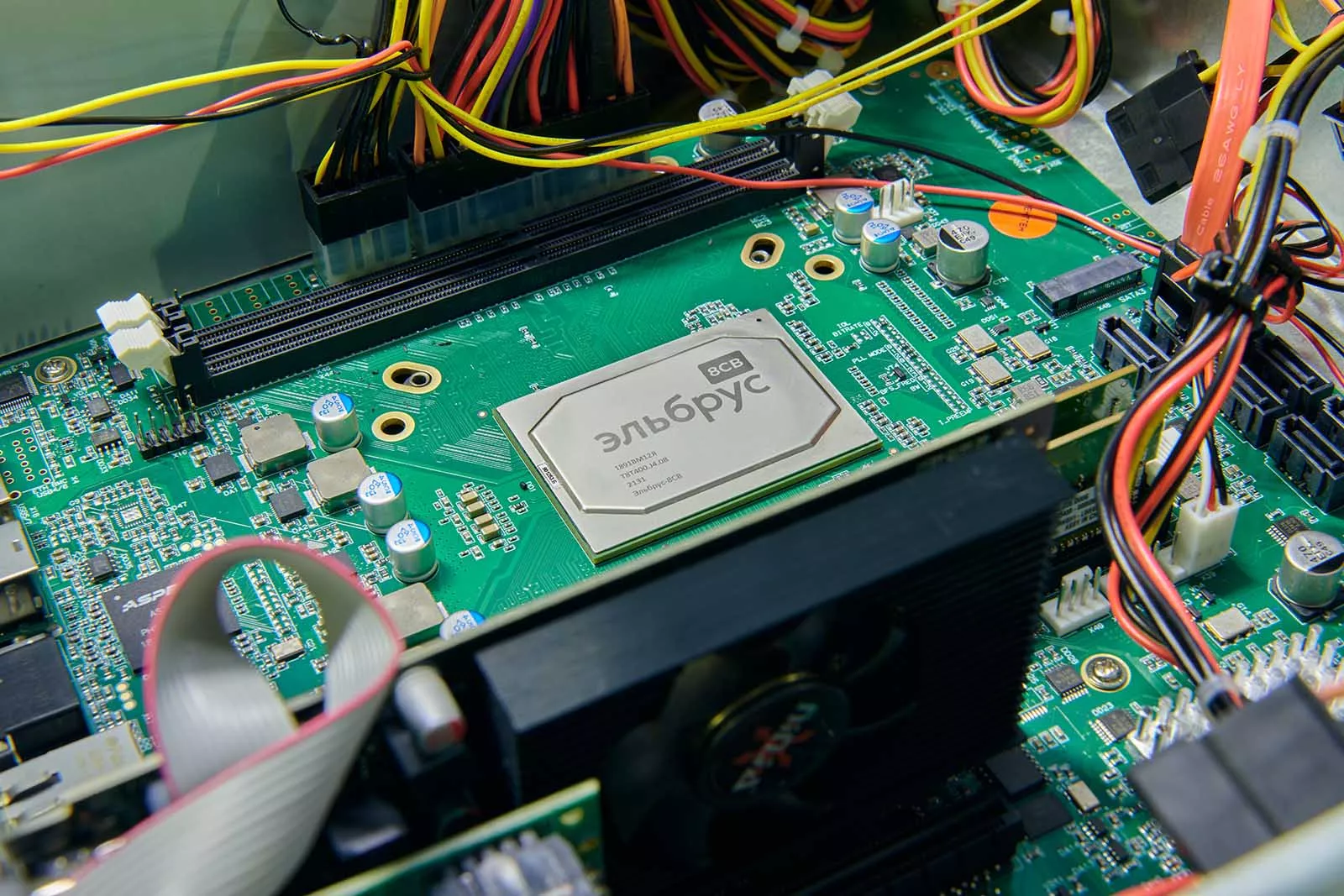 Газпромбанк полностью переходит на компьютеры Эльбрус и отечественное ПО