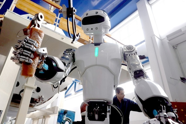 Российские роботы представили миру лунного Кентавра