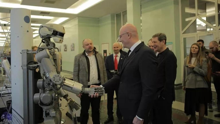 Робот Фëдор и вице-премьер Чернышенко - мысли о будущем