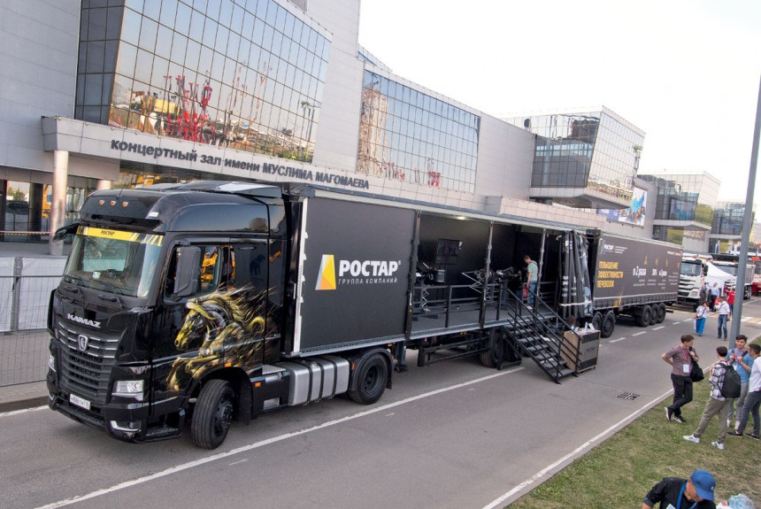 Камаз - автопоезд  длиной 35 м массой 80 т