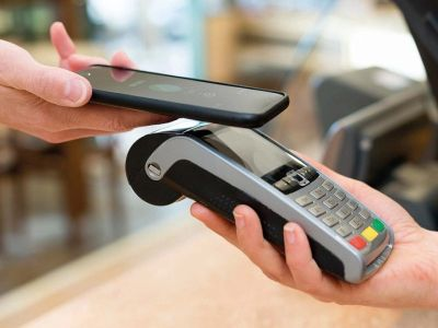 В России представили две своих альтернативы Apple Pay