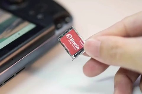 Представлен SSD размером с SIM-карту